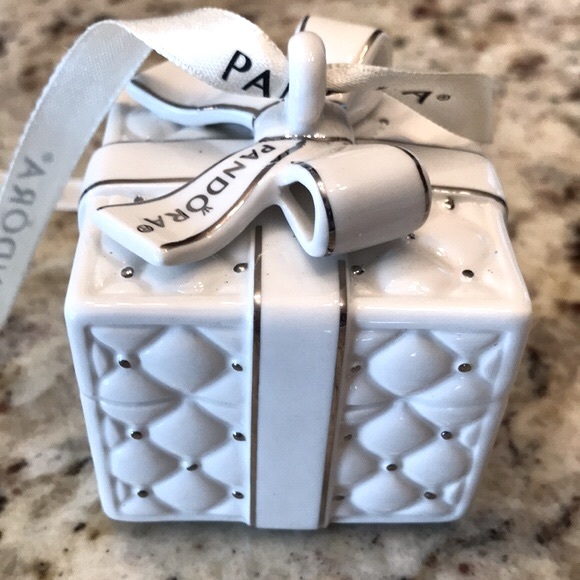 Limited Edition 2016 Pandora Present Gift Collectable Ornament - Picture 4 of 7